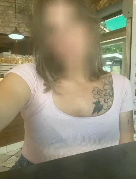Claudia, 40