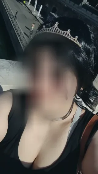 Emilia, 40