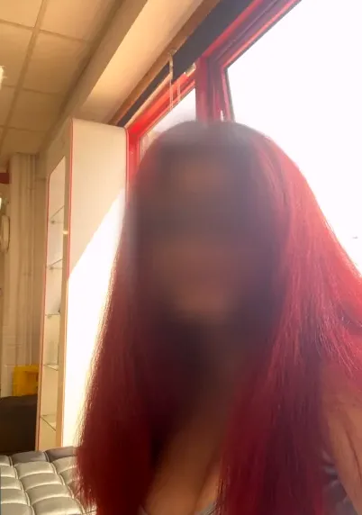 Emina, 19