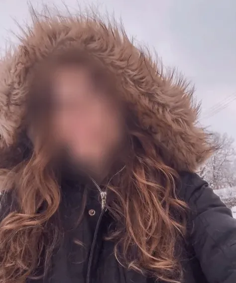 Eva, 25