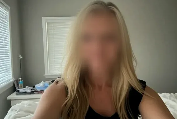 Larissa, 36