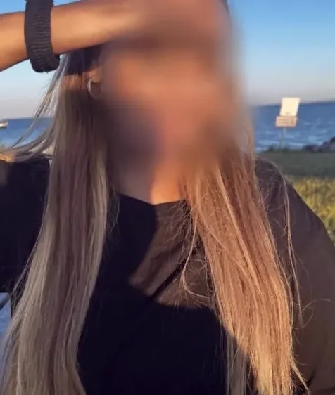 Melanie, 20