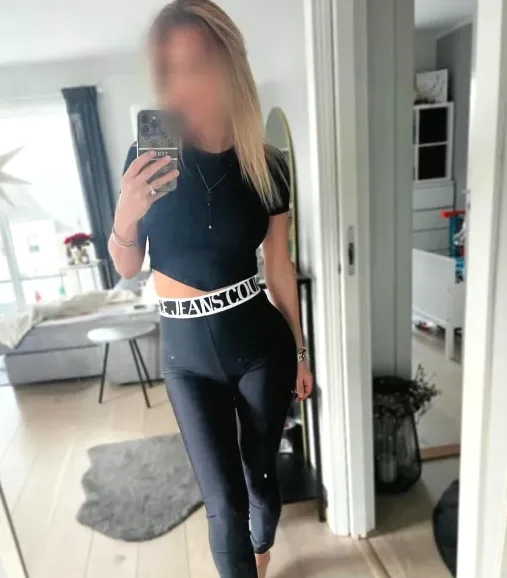 Nina, 32